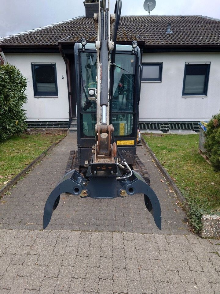 Bagger Bobcat Minibagger E19V Greifer mieten in Hungen – 2