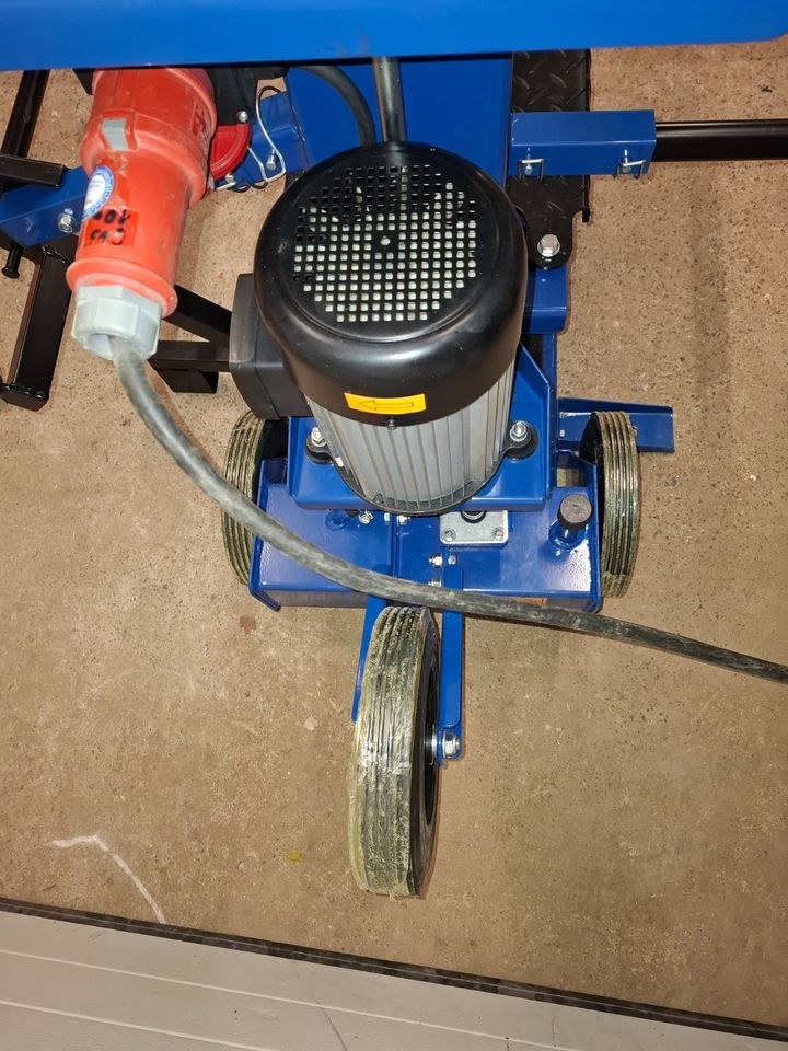 Holzspalter 400V Brennholz 15t mieten bei Geräteverleih Schubert – 4