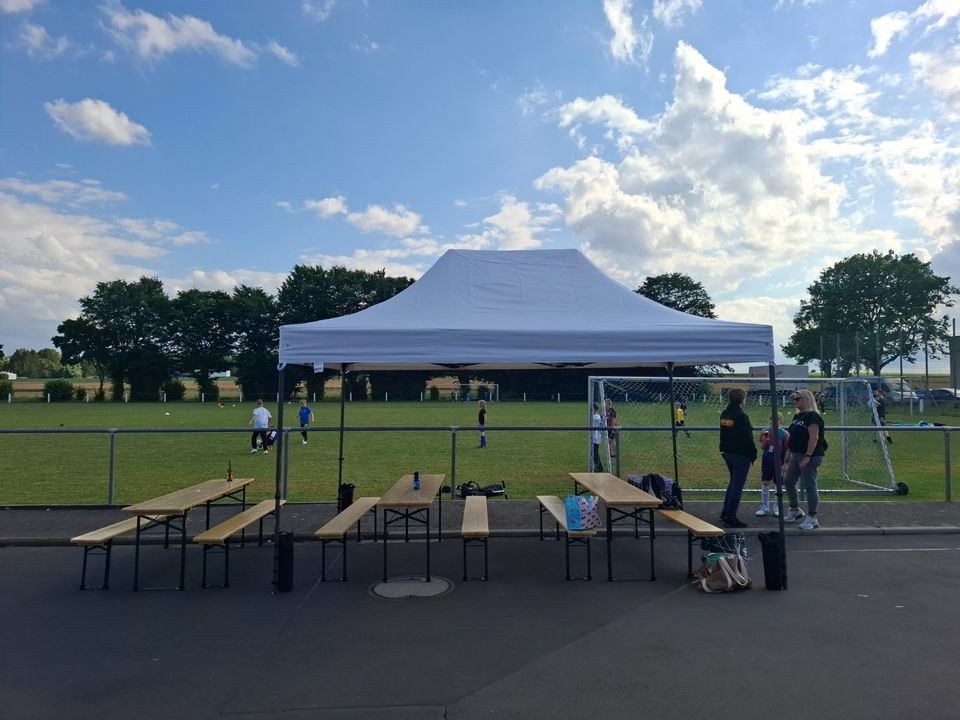 Pavillon Faltpavillon Partyzelt Zelt 3 x 4,5m mieten in Hungen