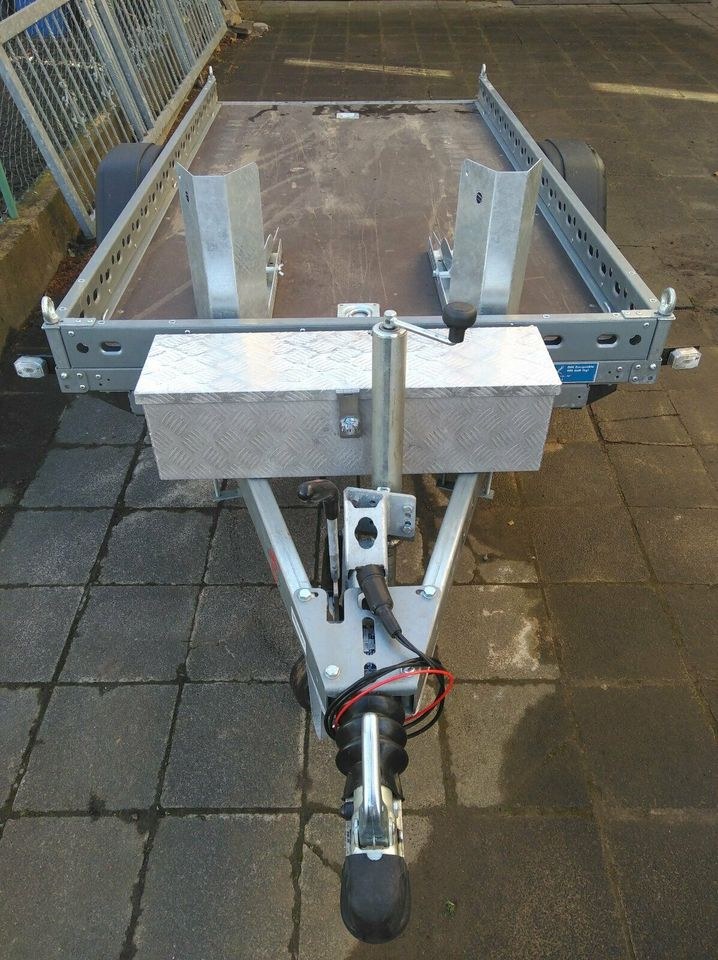 Anhänger 1500kg Plattform Motorradanhänger mieten in Hungen – 2