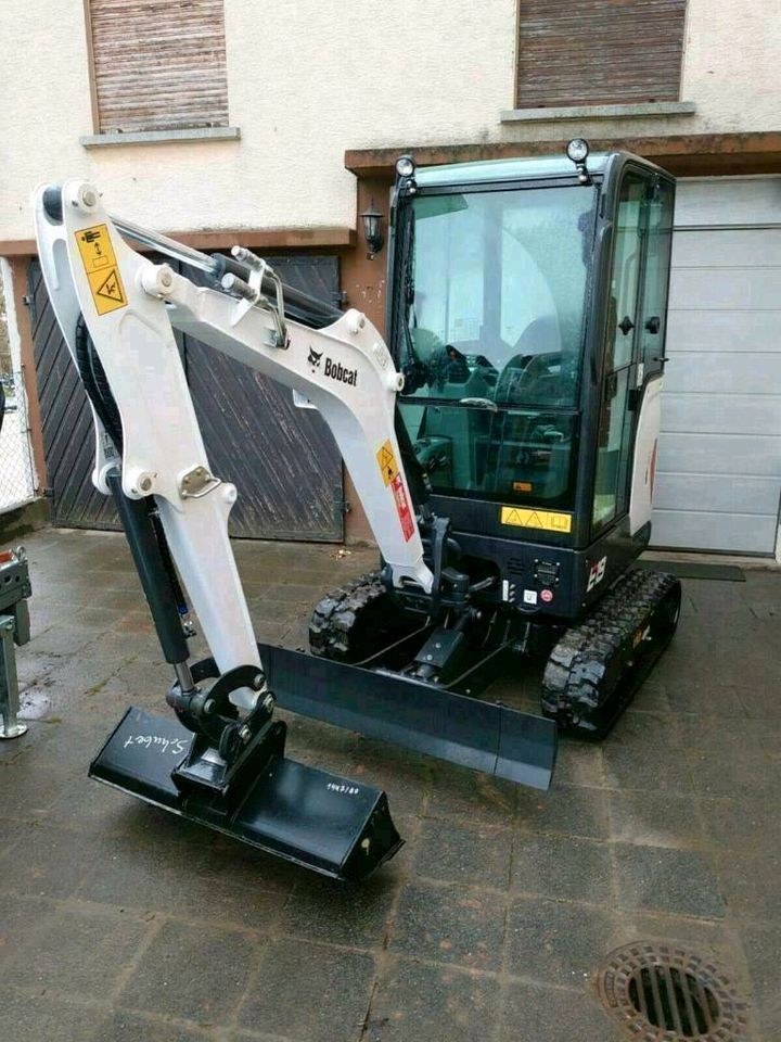 Bagger Kompaktbagger Anhänger Löffel Vers mieten in Hungen – 2