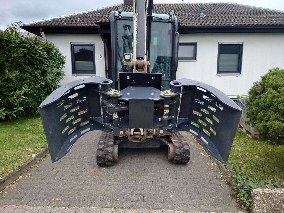 Bagger Bobcat Minibagger E19V Greifer mieten in Hungen