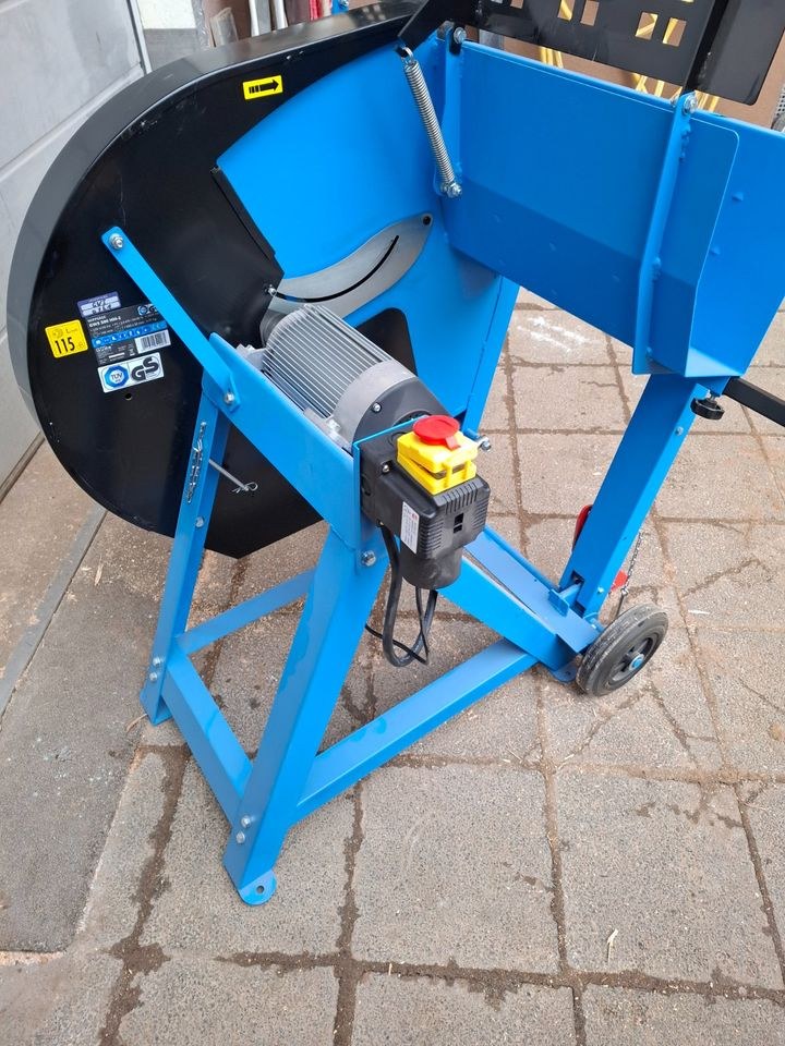 Wippsäge Brennholz Brennholzsäge 230V Güde mieten in Hungen – 2