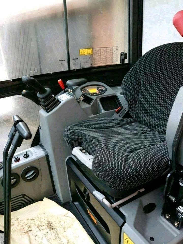 Bagger Kompaktbagger Anhänger Löffel Vers mieten in Hungen – 4