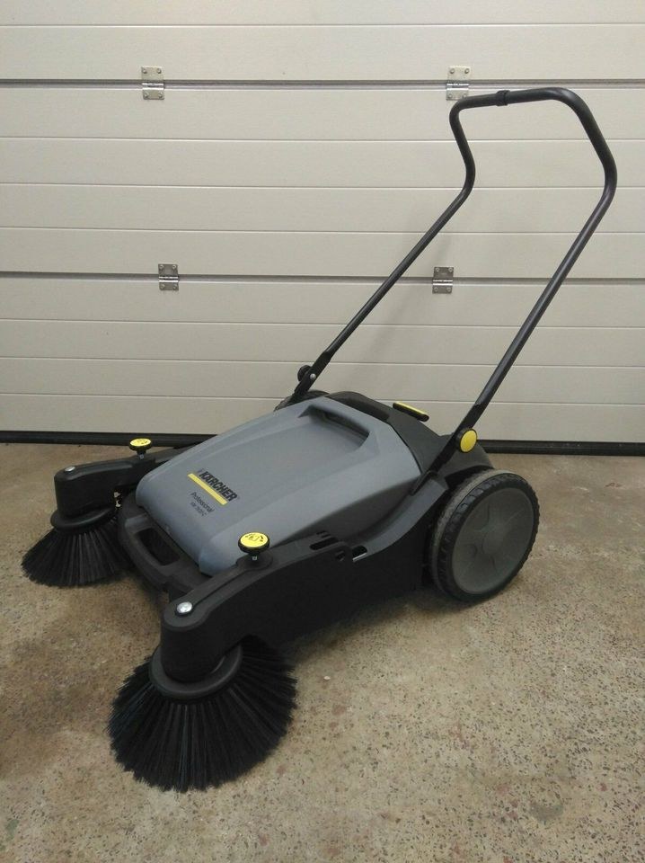 Kärcher Kehrmaschine Handkehrmaschine mieten in Hungen