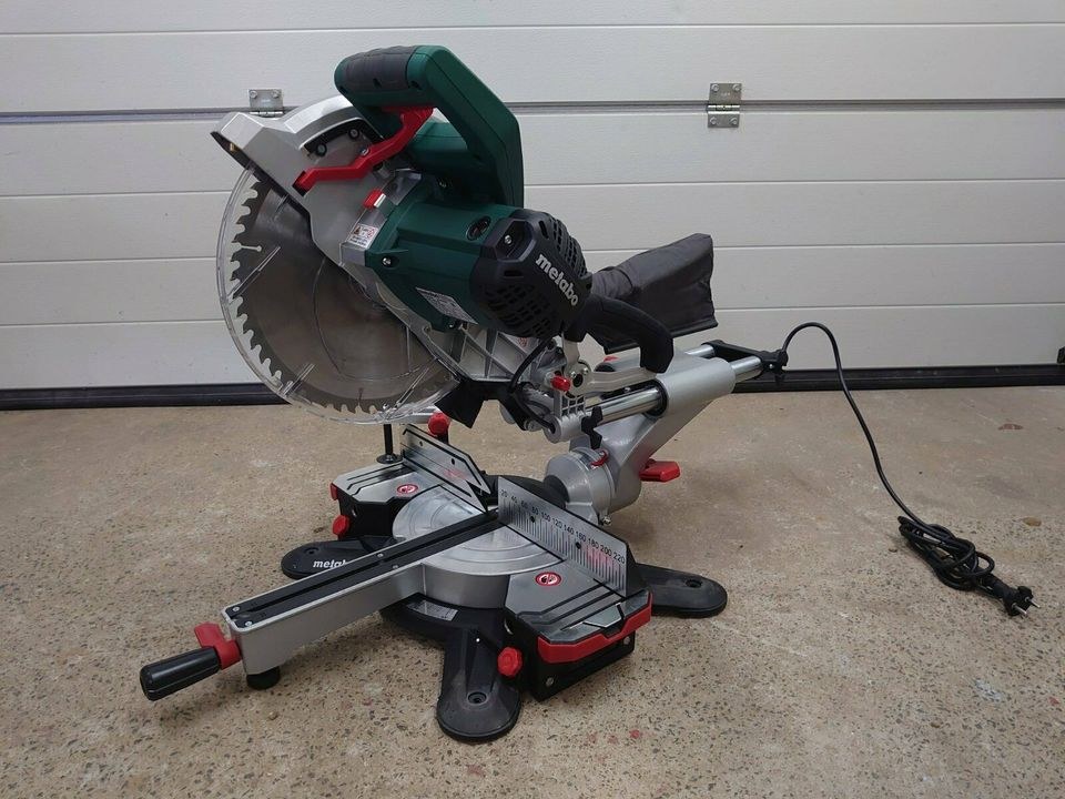 Kappsäge Gehrungssäge Zugsäge Metabo KGS Tisch mieten in Hungen