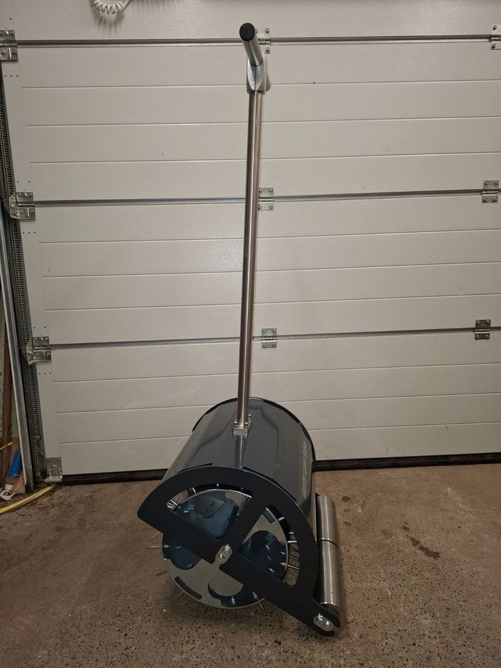 Aerifizierwalze Rasen Aerifizierer Walze 75kg mieten in Hungen – 4