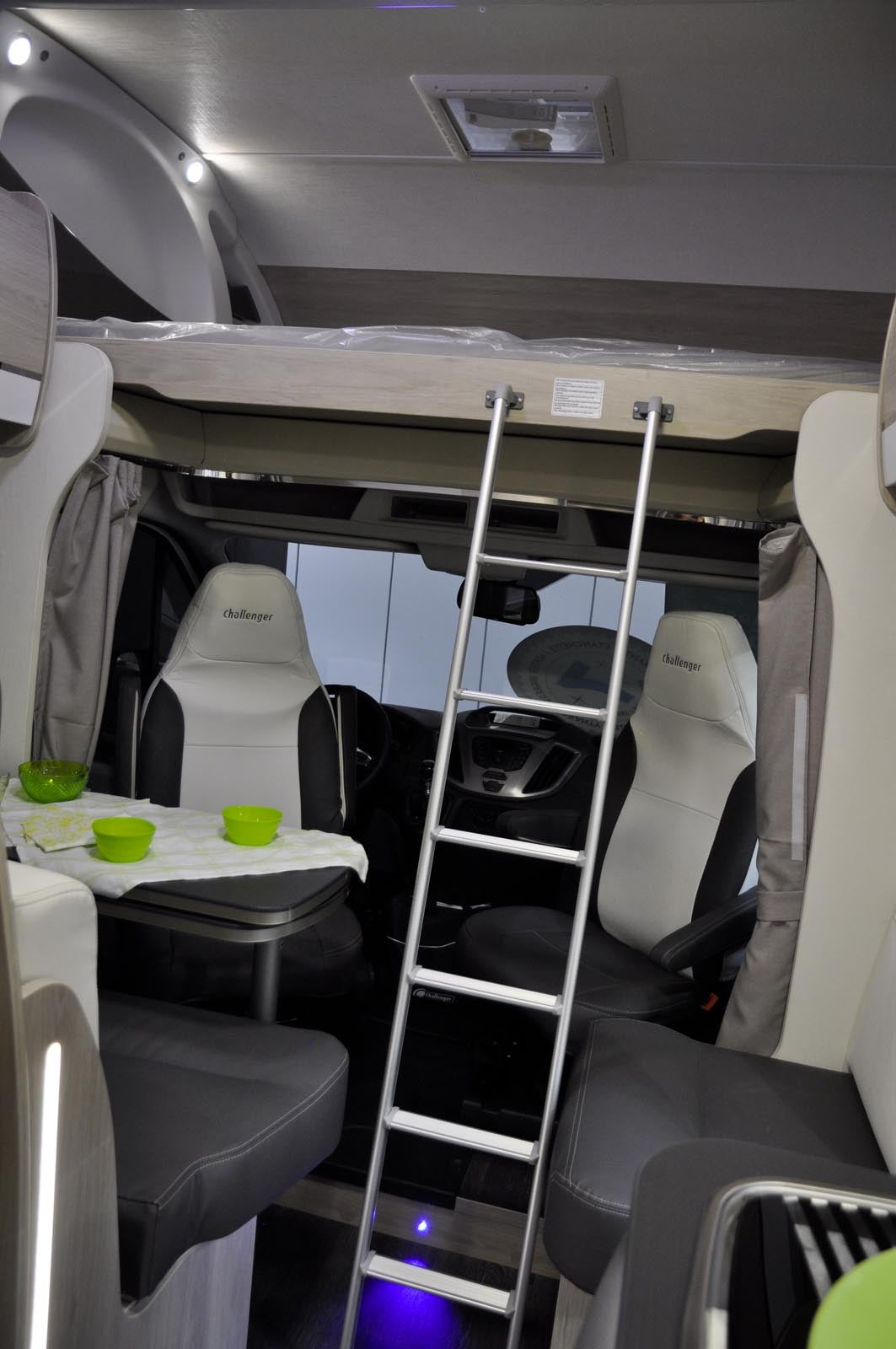 Wohnmobil mit  Alkoven mieten: Challenger C 194 ,unter 6 Meter! – 4