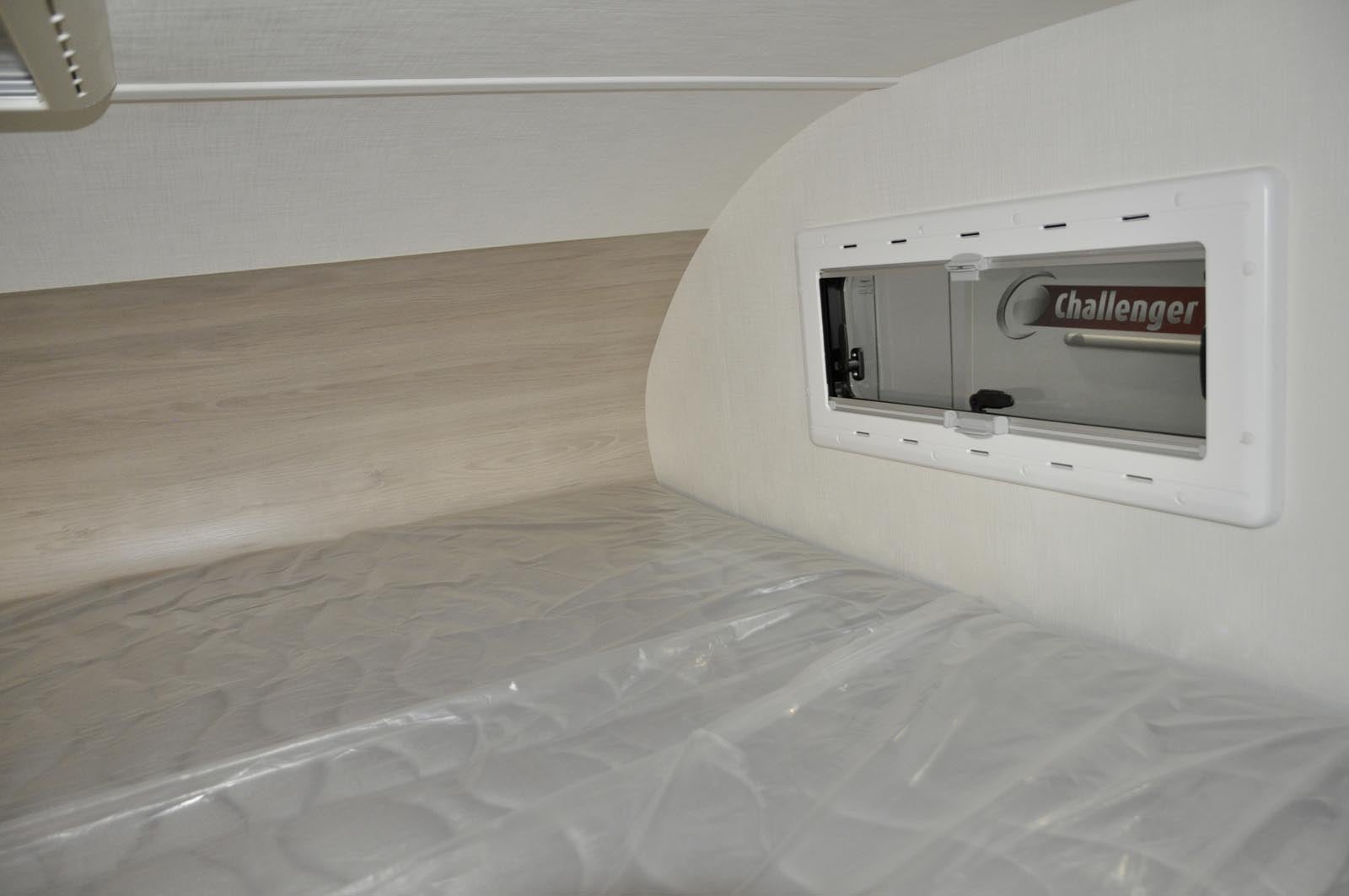 Wohnmobil mit  Alkoven mieten: Challenger C 194 ,unter 6 Meter! – 3