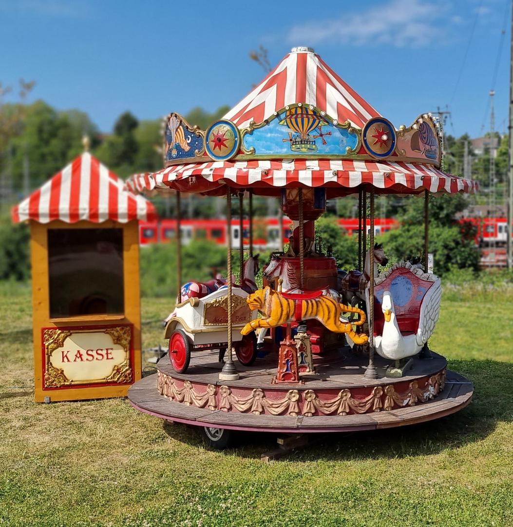 Nostalgie Dampfkarussell mieten in Wiesbaden