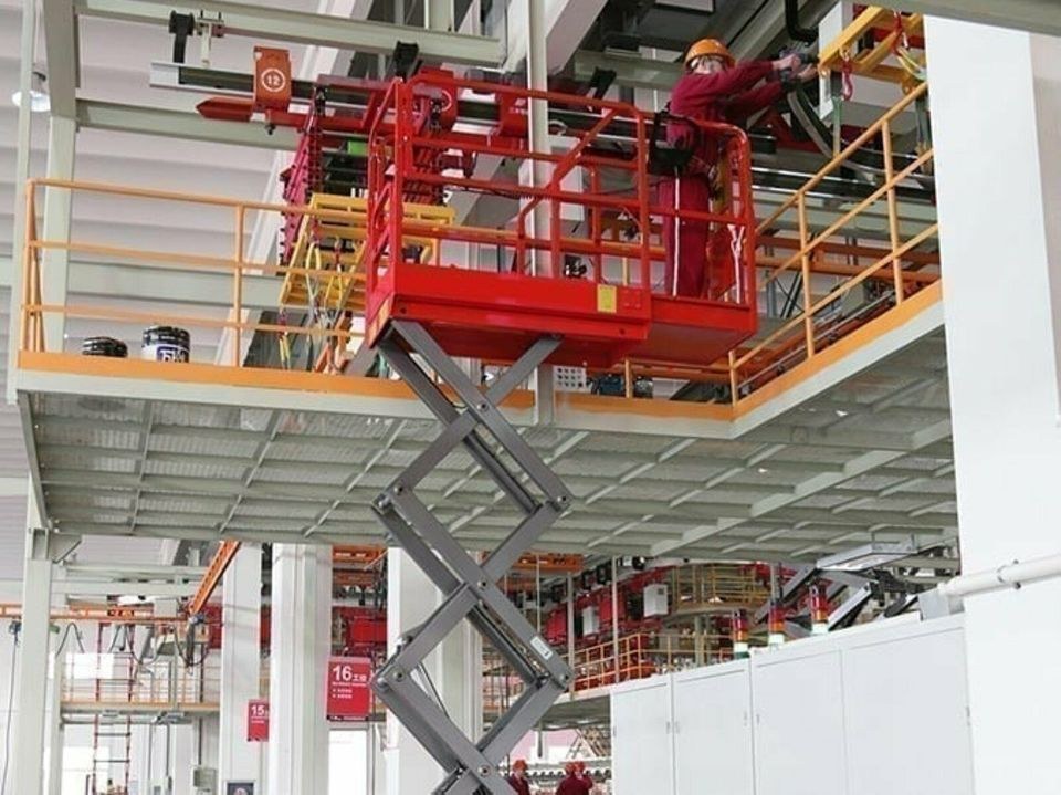 Mietpark A5 MAGNI Arbeitsbühne Scherenbühne mieten bei Mietpark A5 – 3