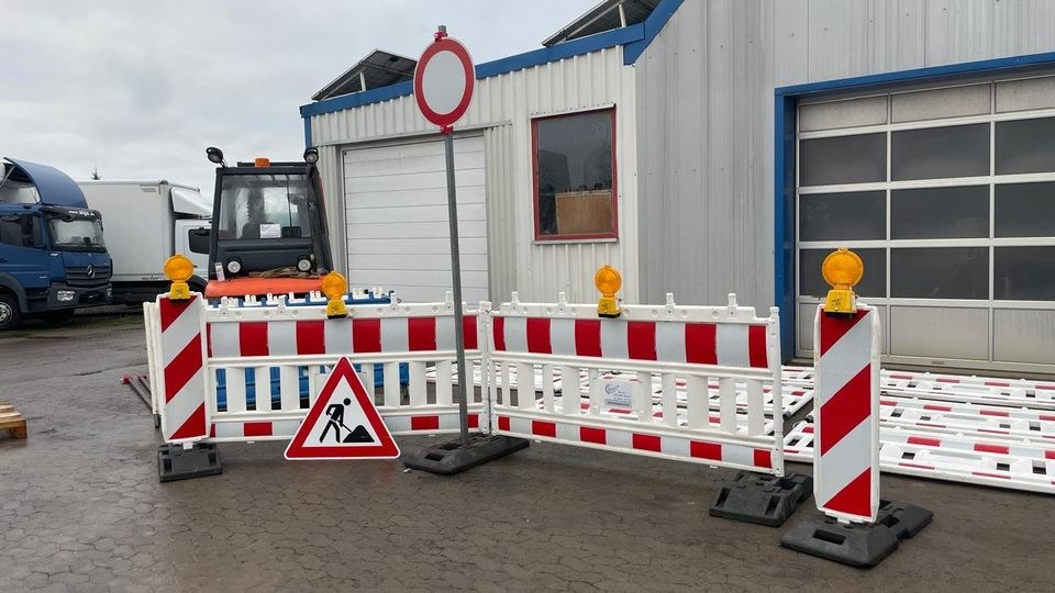 Absperrungen Leitbaken Schilder Beleuchtung mieten bei Mietpark A5 – 3