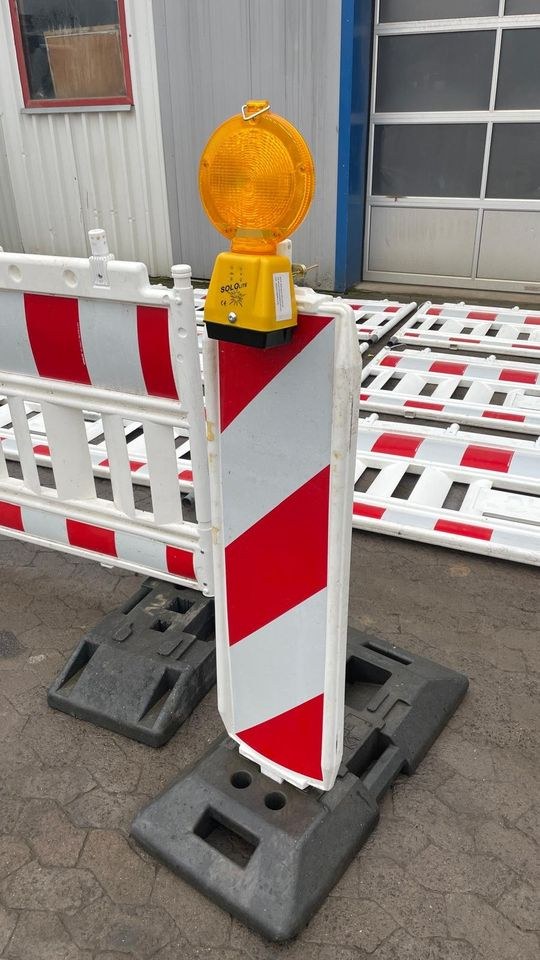 Absperrungen Leitbaken Schilder Beleuchtung mieten bei Mietpark A5 – 2