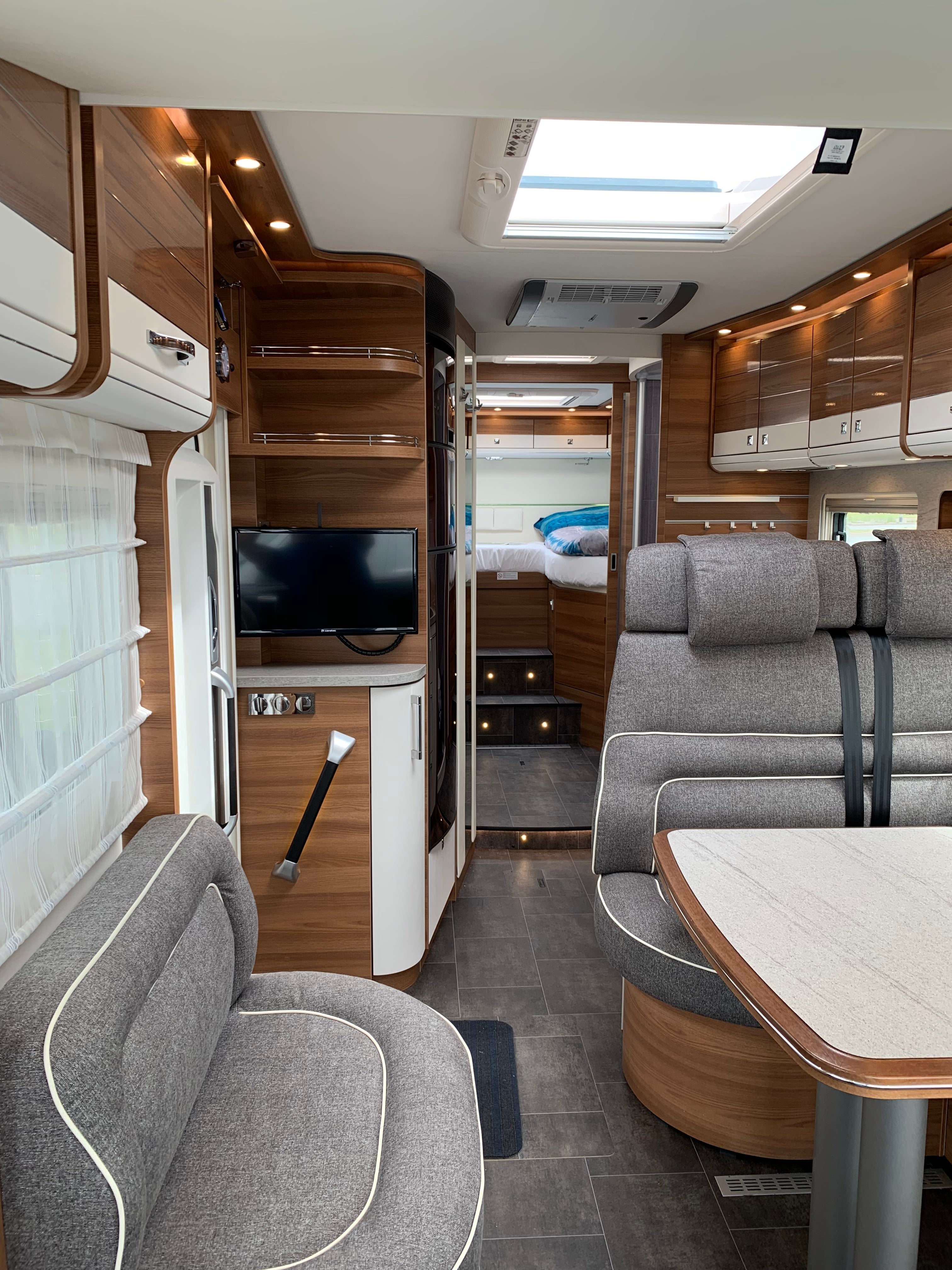 Luxus Premium Firstclass Wohnmobile Vollintegriert teilintegriert Standklimaanlage – 2