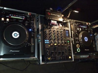 DJ-Set, DJ-Equipment, Pioneer DJM-800 und Pioneer CDJ-1000 MK3 – 2