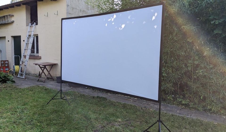 Beamer Leinwand mieten in Lambsheim – für Präsentation & Filmabend – 2
