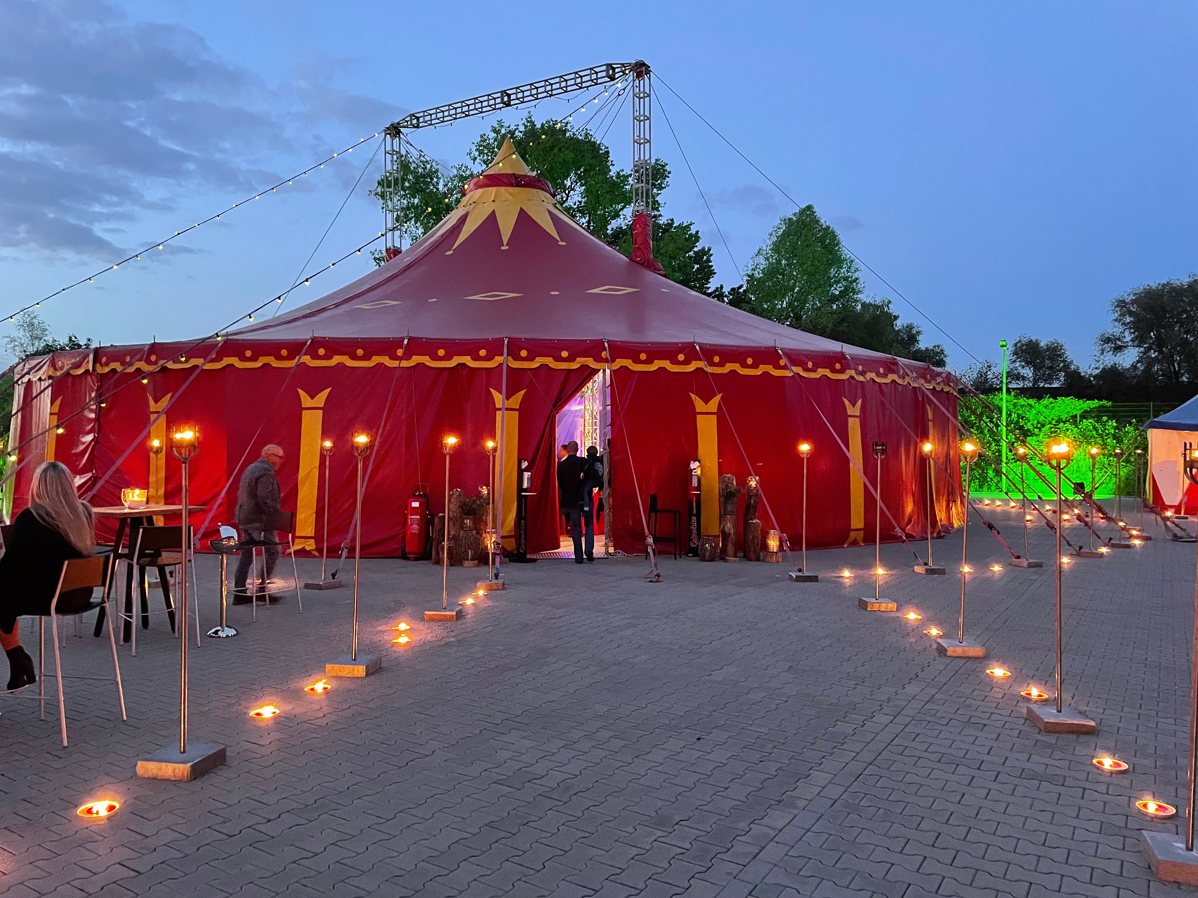 Zirkuszelt 24m - 2 Master rund - rot/gelb oder weiß-gelb-blau Gala -Firmenevent - Festival