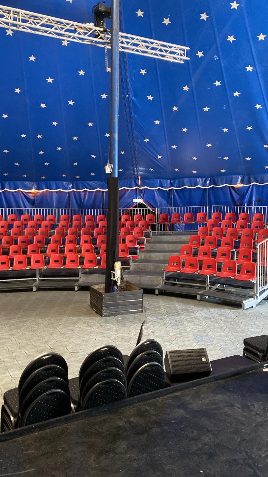 Gradin - Tribüne 24m rund - 476 Sitze + Loge - Zirkus - Manege - Show – 4