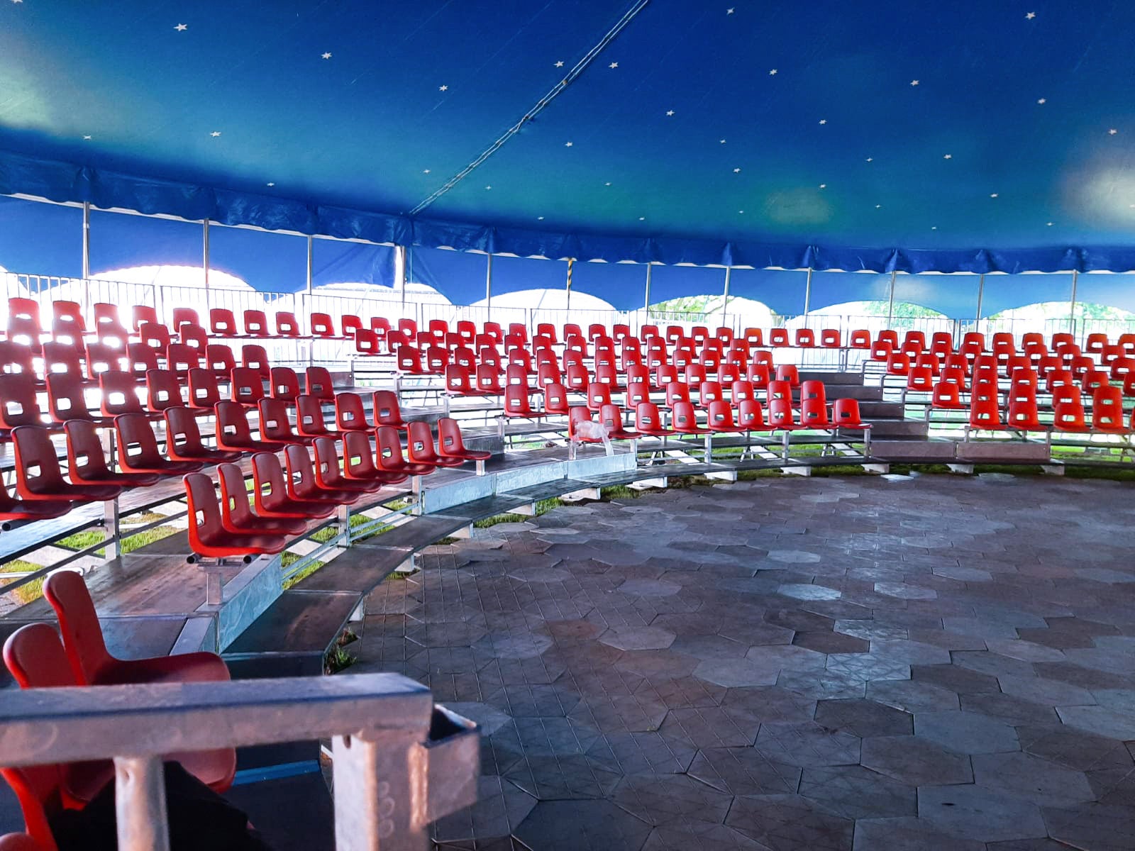 Gradin - Tribüne 24m rund - 476 Sitze + Loge - Zirkus - Manege - Show – 2