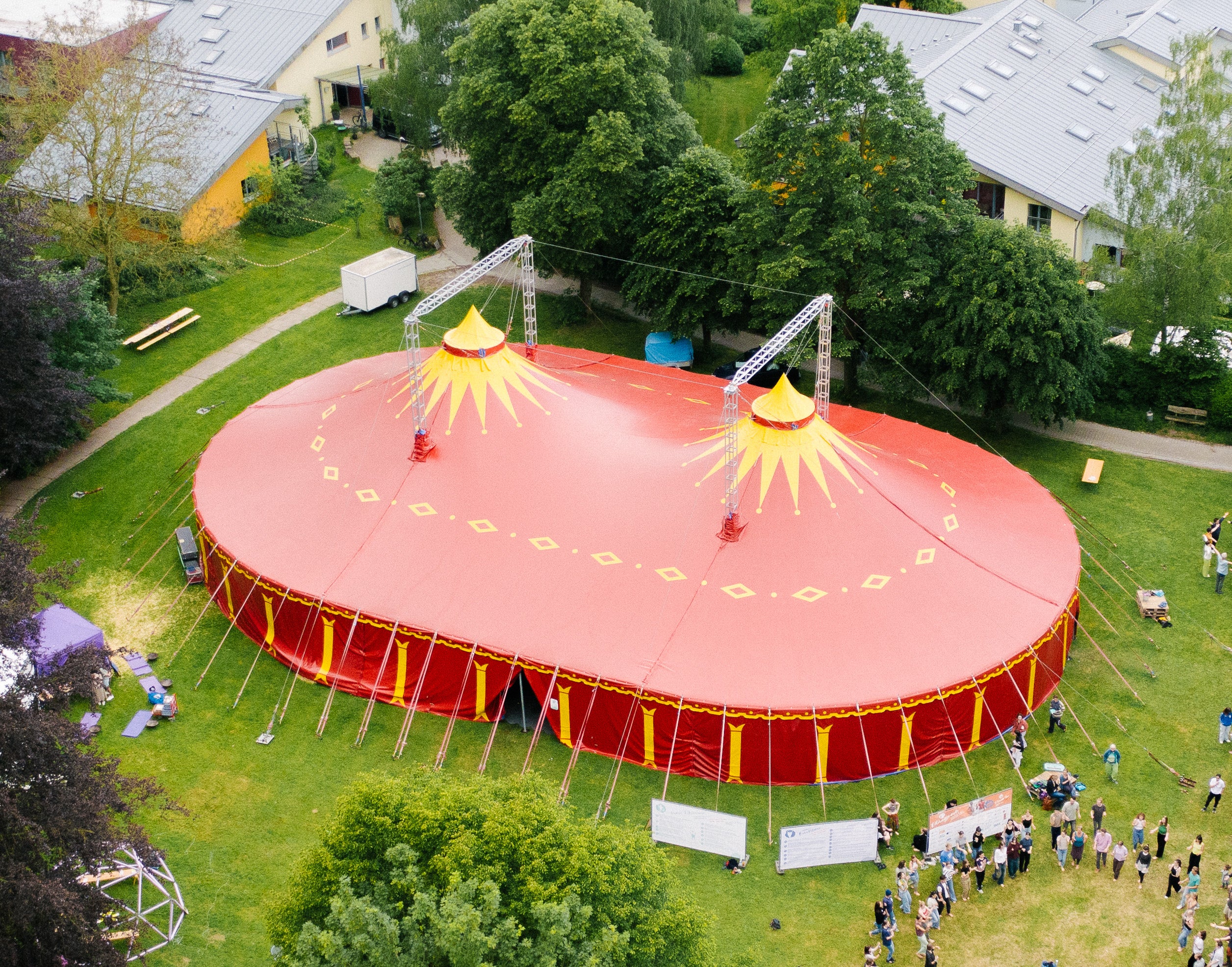 Zirkuszelt 780m² - 4 Master - rot/gelb - Gala -Firmenevent - Festival – 2
