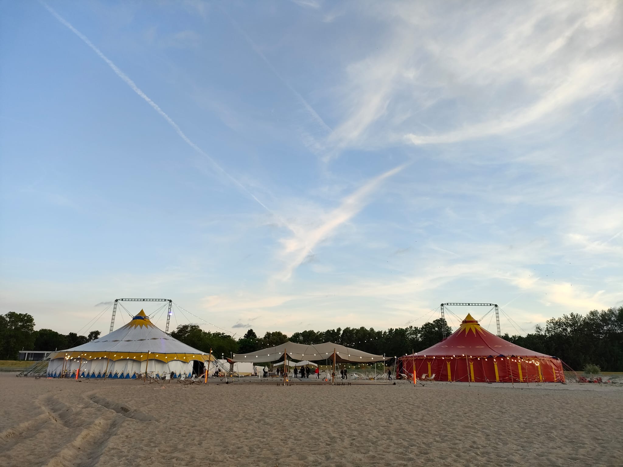 Zirkuszelt 24m - 2 Master rund - rot/gelb oder weiß-gelb-blau Gala -Firmenevent - Festival – 2