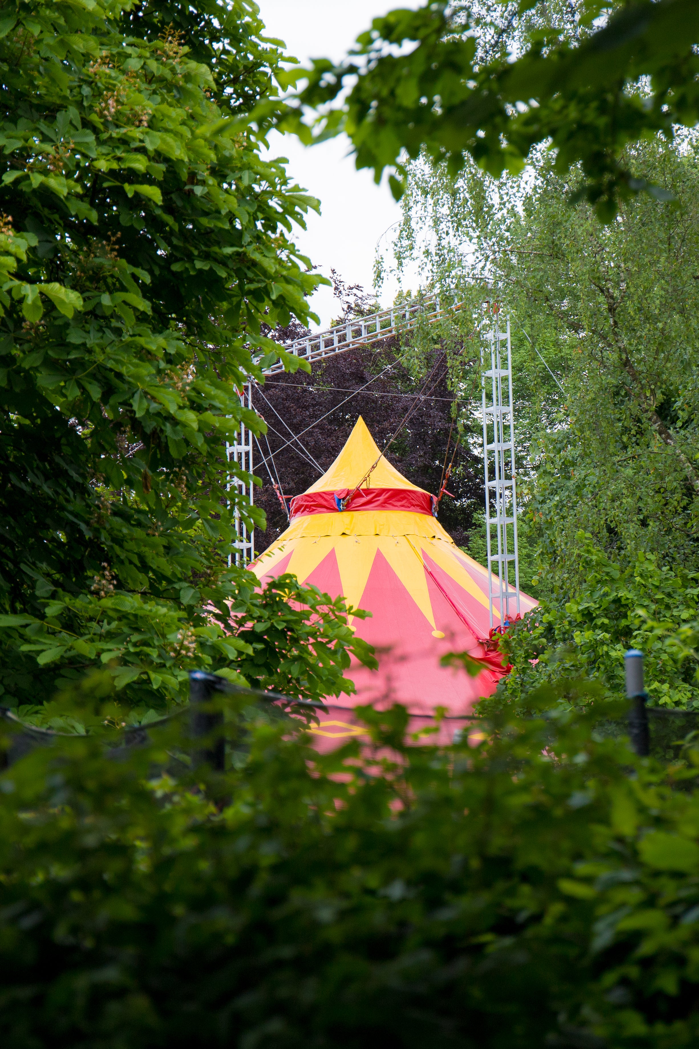Zirkuszelt 1104m² - 6 Master rot/gelb - Gala - Festival - Firmenfeier – 4