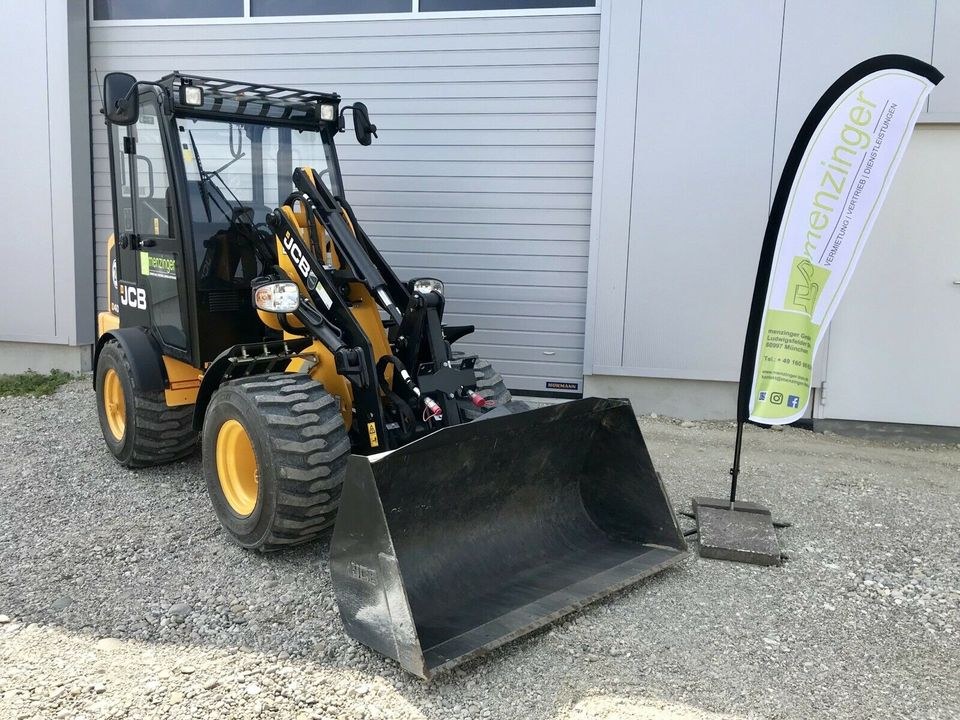 Radlader 2500kg kompakt Schaufel JCB 403 129 mieten bei menzinger – 2