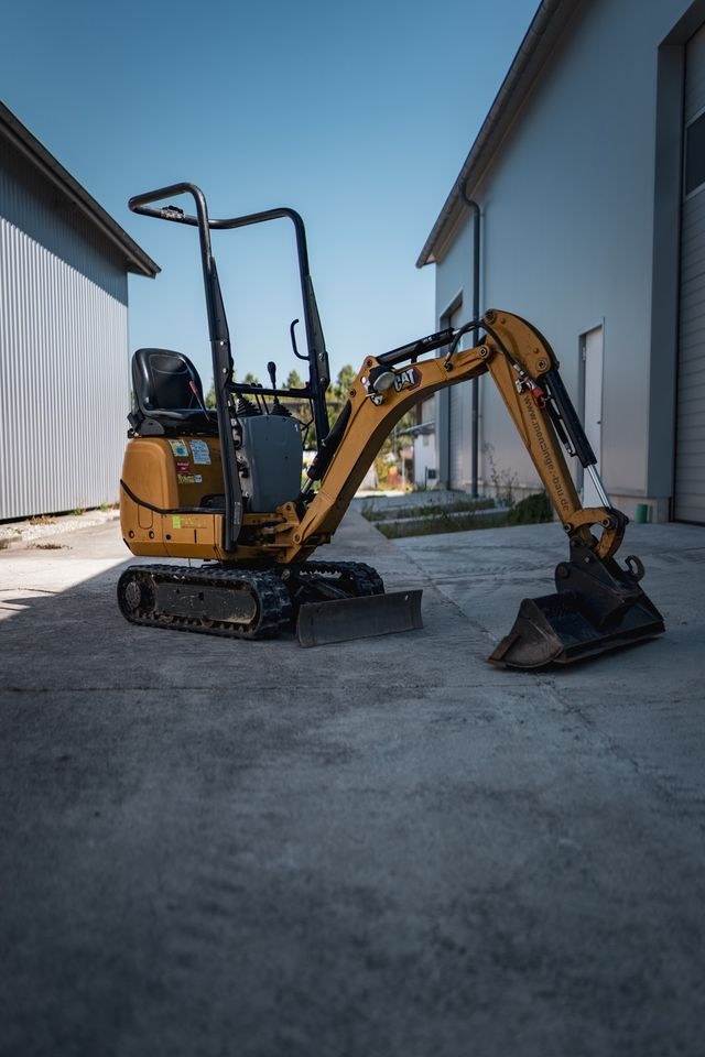 Microbagger 900kg Minibagger Cat 300.9 D mieten bei menzinger