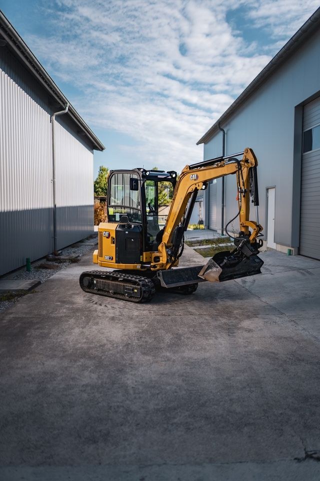 CAT 302.7 CR Minibagger Kompaktbagger 125 mieten bei menzinger