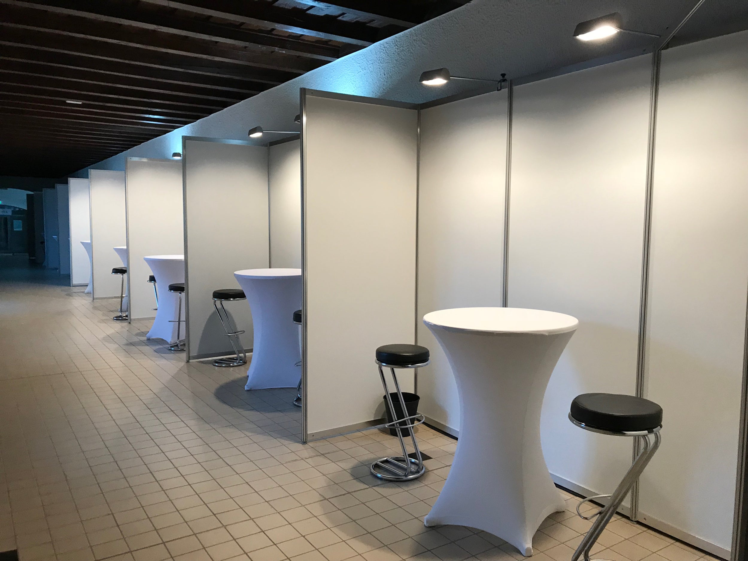 Messestand / Messewand / Trennwand / Octanorm Modulwand für Ausstellung, flexible Raumaufteilung – 4