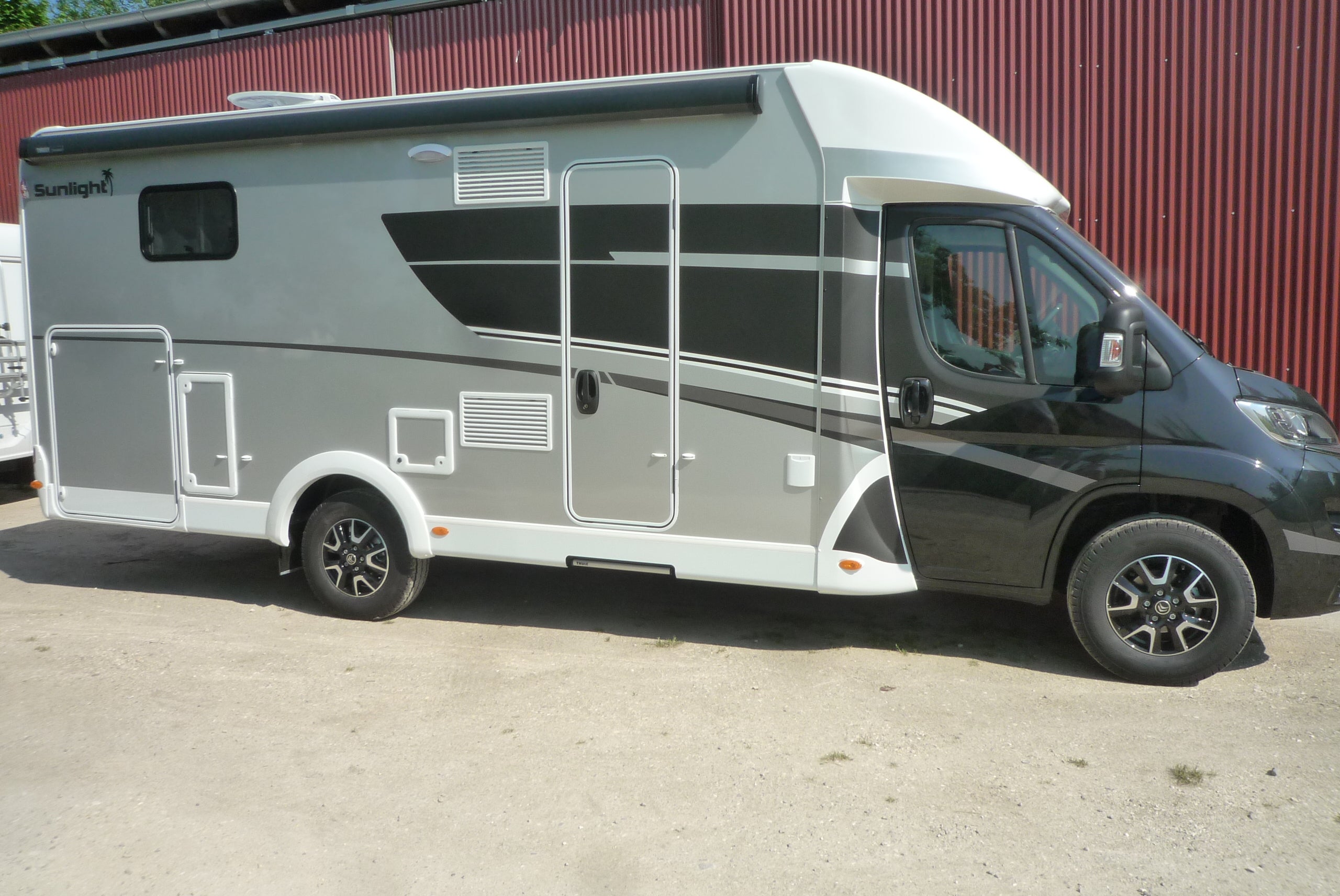 Sunlight T 68 + Max-Van + Navi i-RKF-Markise-Radträger