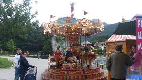 historisches Dampf-Pracht-Caroussell mit Dampf, Karussell, Kinder – 2