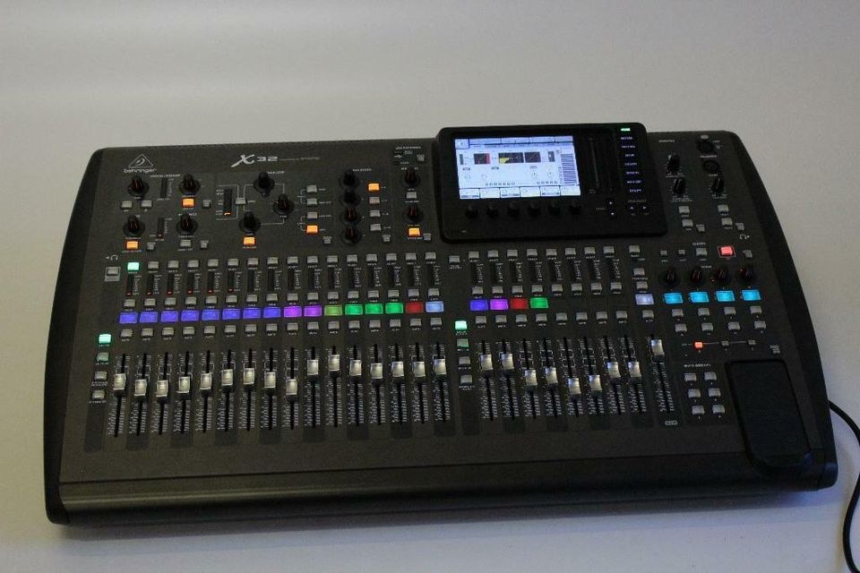 Behringer X32 Digitalpult Mischpult Stagebox mieten in Schutterwald