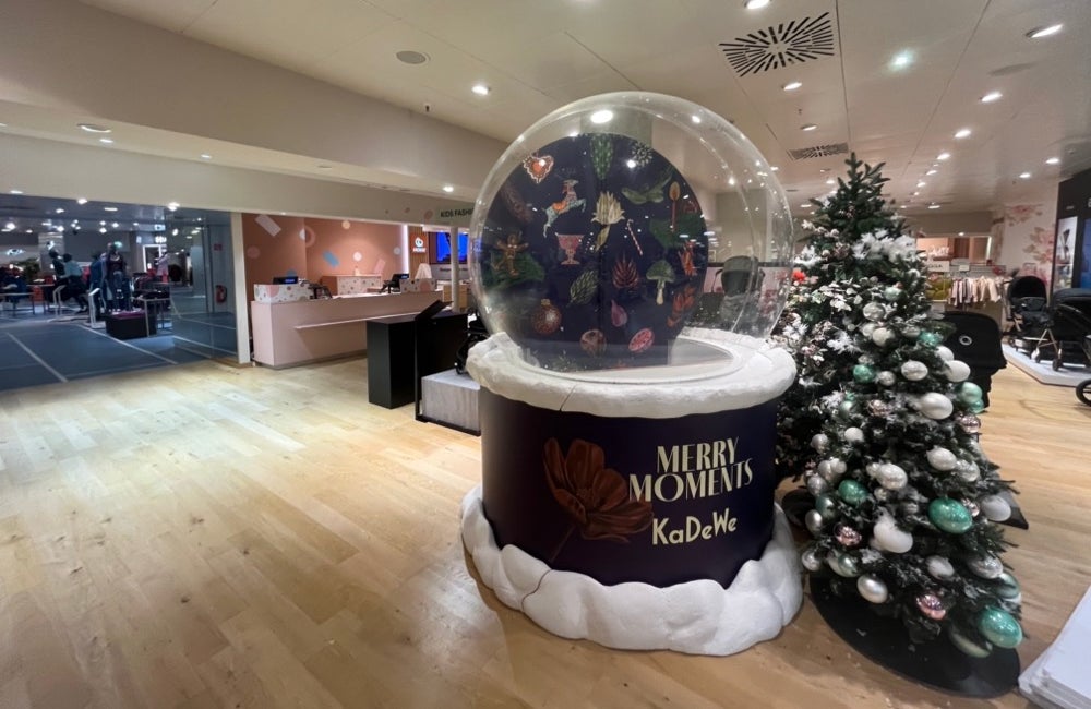 Acryl Schneekugel | XXL Schneekugel aus Acryl | begehbare Schneekugel | XXL Snowglobe | Riesen Schneekugel aus Acryl mieten | Schneekugel mit Foto Aktion | Fotobox | Photo Booth – 2