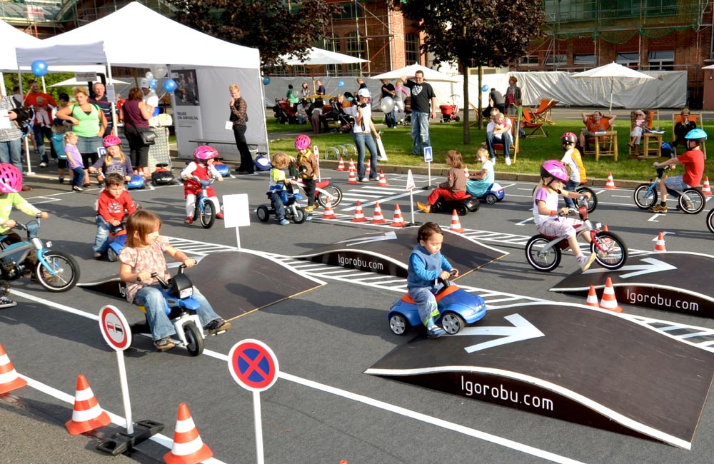 Hindernisparcours für Kinder | Auto Parcours | Kids Parcours | Autos für Kinder mieten | Bobbycar Parcours