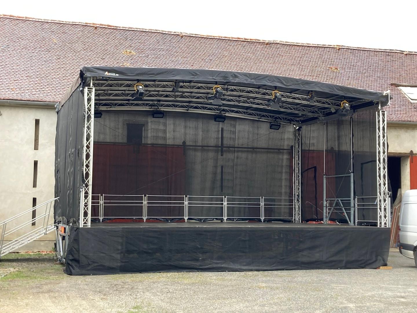 Mobile Bühne OpenAir Stage 10x8m 10x6m 8x6m Trailerbühne (48m², 60m² & mieten in Bautzen