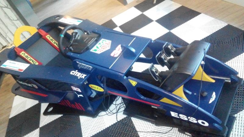 Rennsimulator Cockpit blau mieten in Bad Bentheim