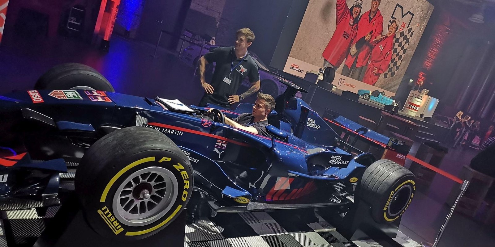 Blauer Formel 1 Rennsimulator komplett inkl. Begleitung mieten in Bad Bentheim – 2