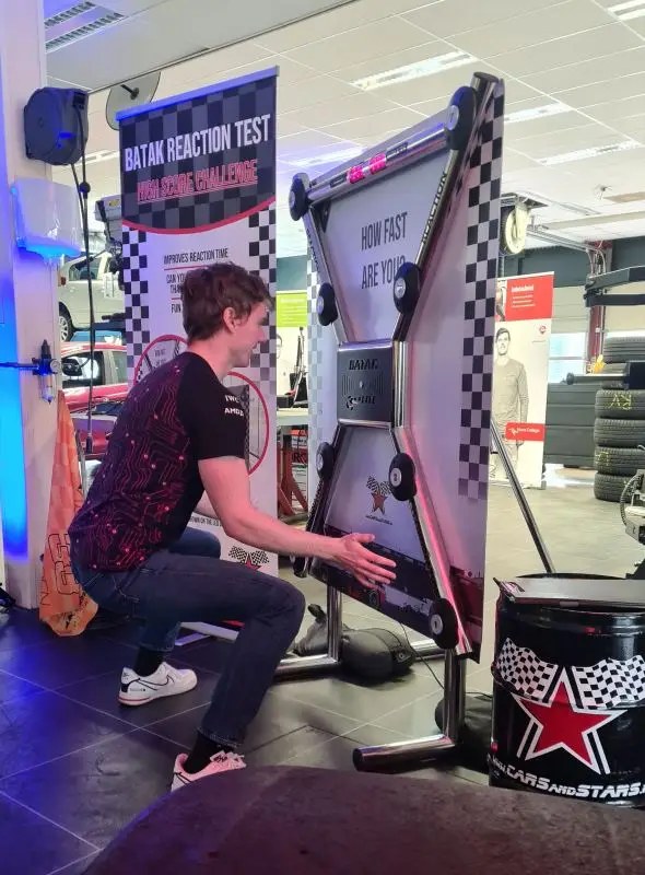 BATAK - Reaktionsvermögen Test mieten in Bad Bentheim – Eventspiel – 2