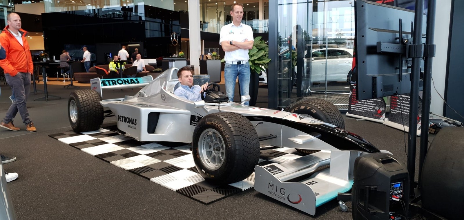 Rennsimulator silber grau mieten in Bad Bentheim – 2