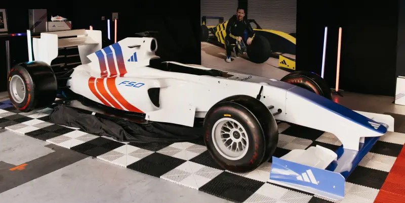 Rennsimulator weiss Triple Screen mieten in Bad Bentheim – 3