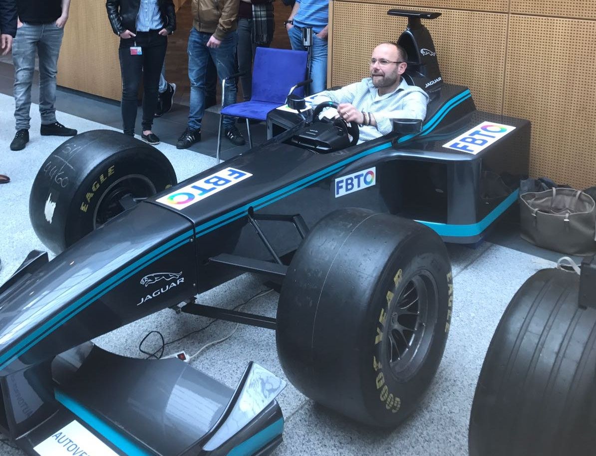 Rennsimulator halfsize schwarz mieten in Bad Bentheim – 2