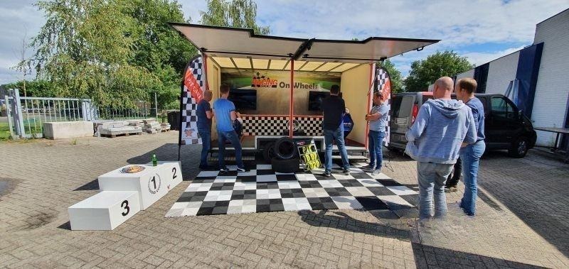 Outdoor-Weihnachtsaktion mit Racing Room on Wheels und Catering mieten in Bad Bentheim