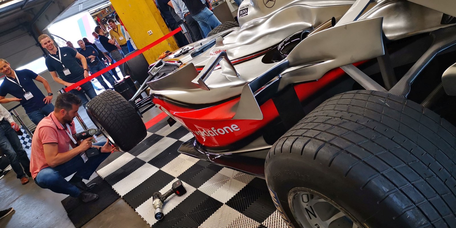 Reifenwechselspiel McLaren-Look mieten in Bad Bentheim – 3