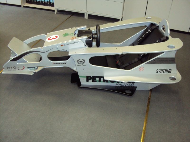 Rennsimulator Cockpit silbergrau mieten in Bad Bentheim