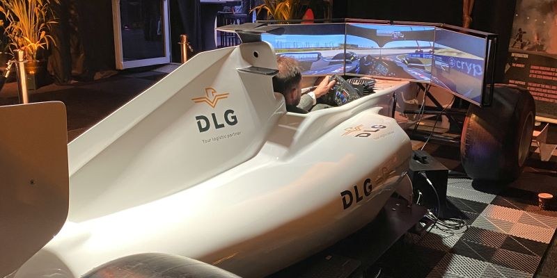 Rennsimulator weiss Triple Screen mieten in Bad Bentheim