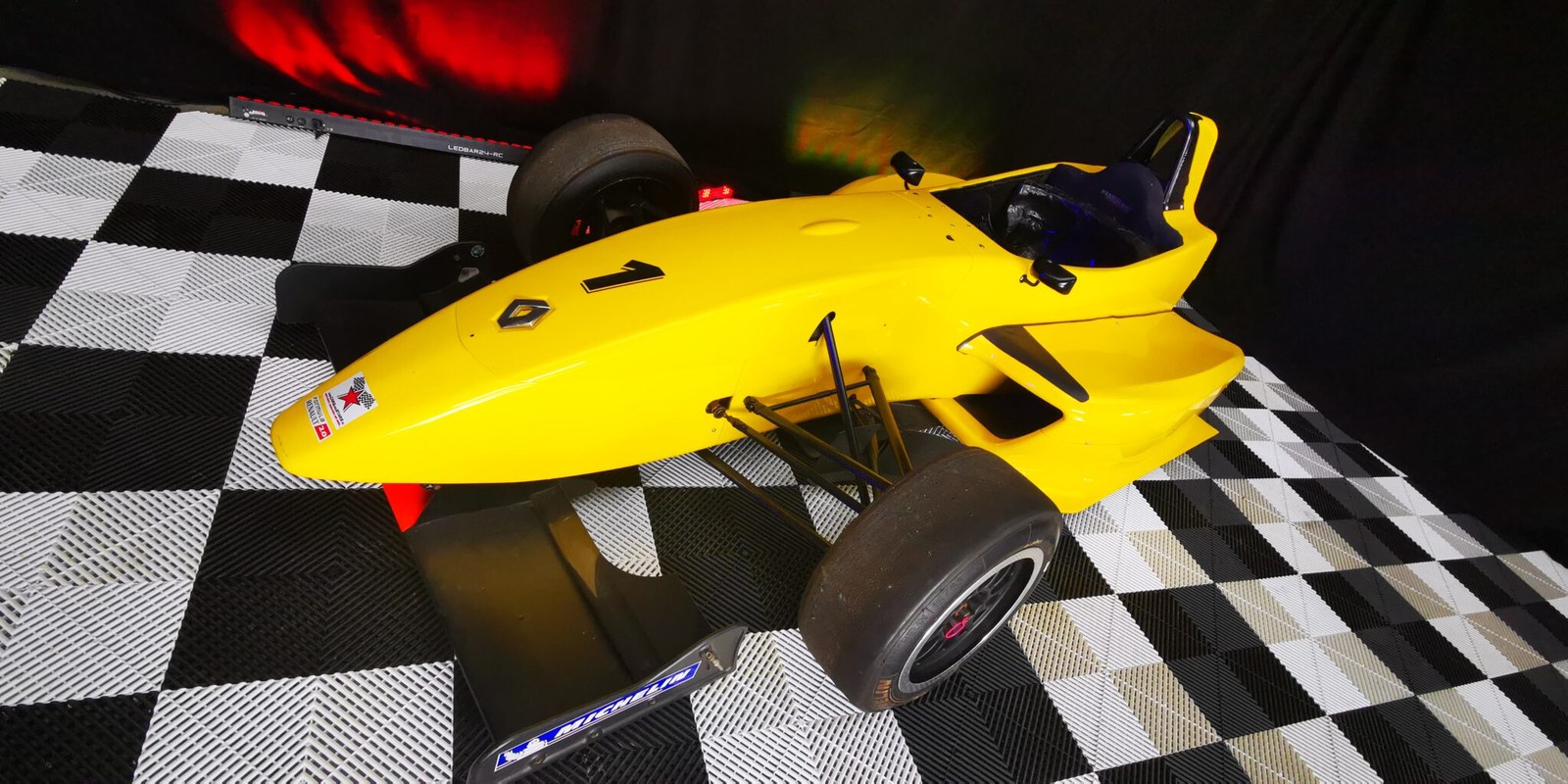 Showcar halfsize gelb mieten in Bad Bentheim