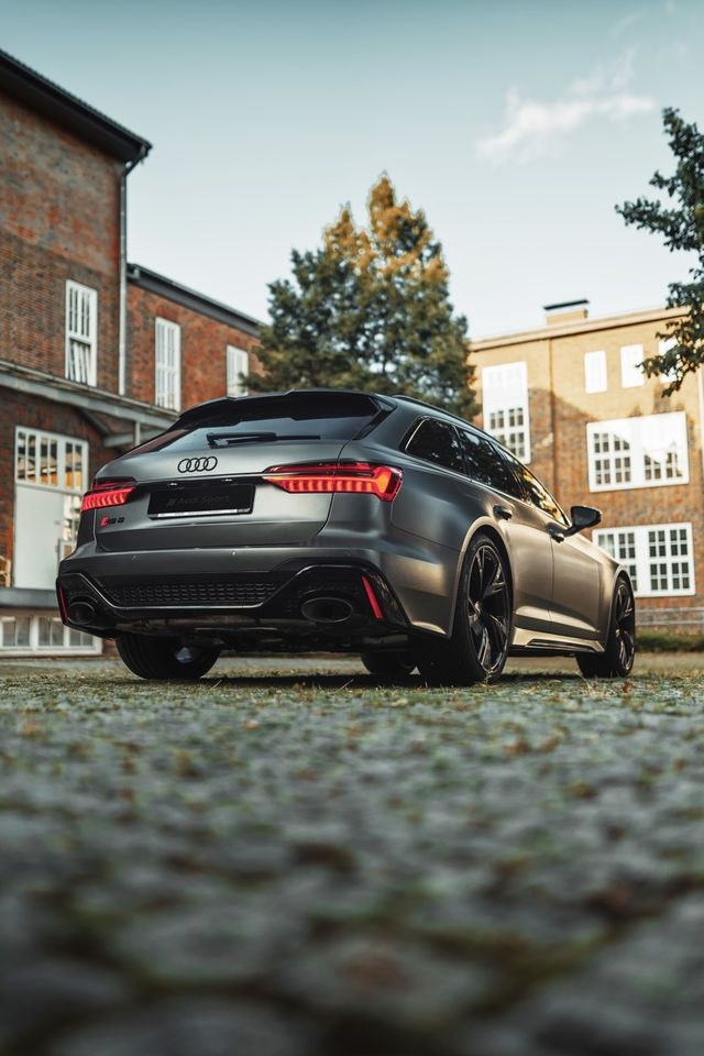 Audi RS6 C8 mieten in Bielefeld – Fahrspaß auf Zeit