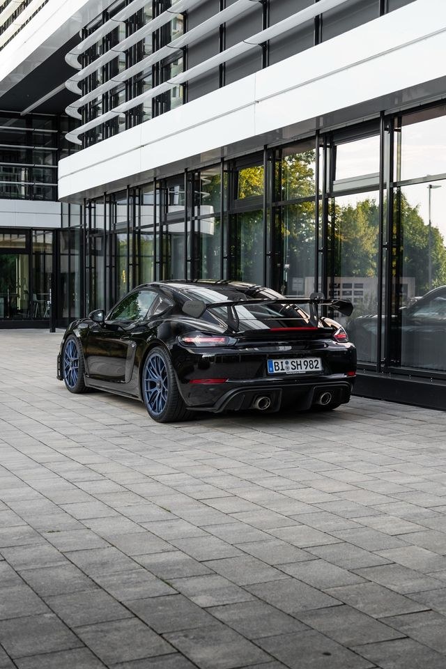 Porsche Cayman GT4 RS mieten in Bielefeld – Fahrspaß auf Zeit – 3
