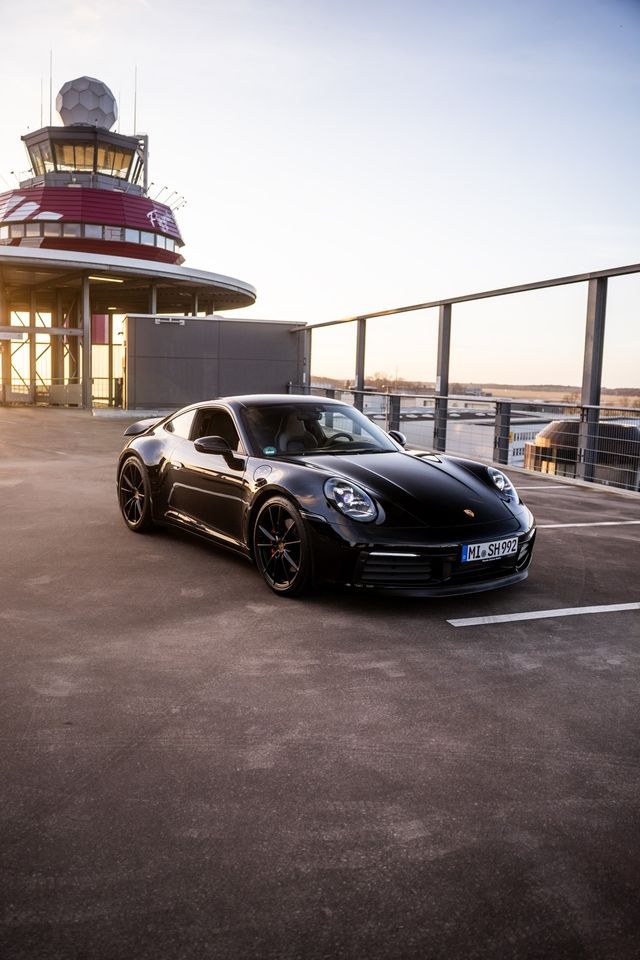 Porsche 911 Carrera S mieten in Bielefeld – Fahrspaß auf Zeit